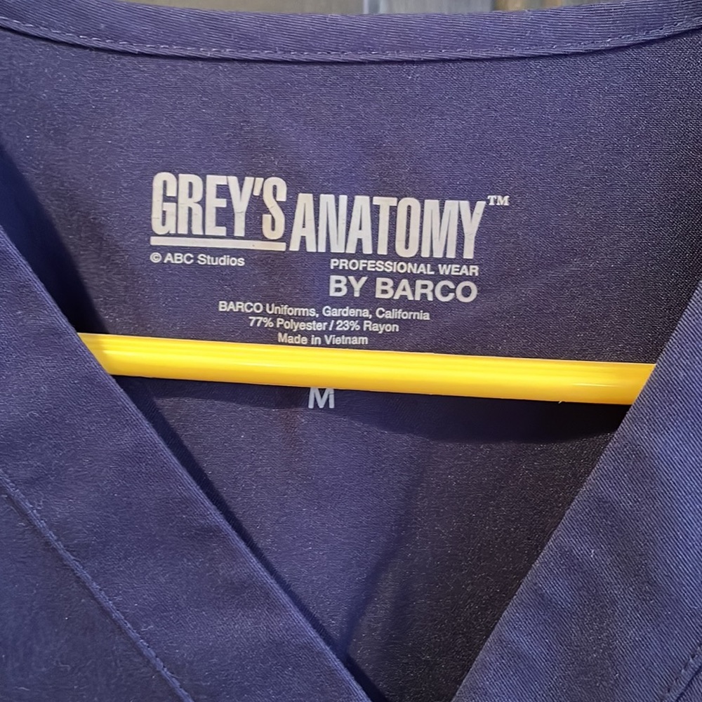 Grey’s Anatomy Matching Scrub Set - Picture 2 of 9